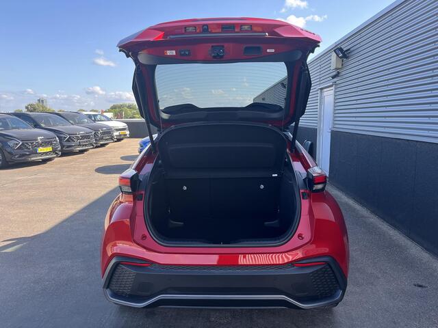 Toyota C-HR 1.8 Hybrid 140 First Edition NL-auto, 1e eign. Apple CarPlay/Android Auto navigatie, dodehoek detectie, adaptieve cruise control, keyless,