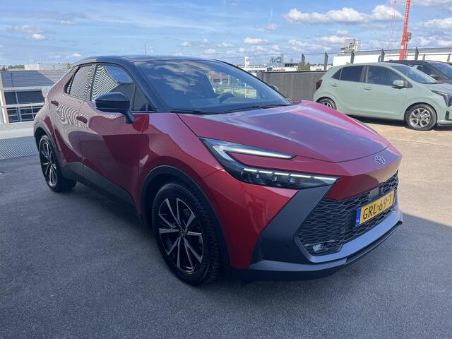 Toyota C-HR 1.8 Hybrid 140 First Edition Dodehoek detectie, rondomzichtcamera, navigatie Apple CarPlay/Android Auto, adaptieve cruise control, parkeersensoren,