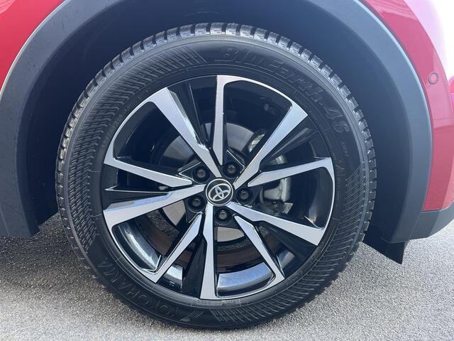 Toyota C-HR 1.8 Hybrid 140 First Edition Dodehoek detectie, rondomzichtcamera, navigatie Apple CarPlay/Android Auto, adaptieve cruise control, parkeersensoren,