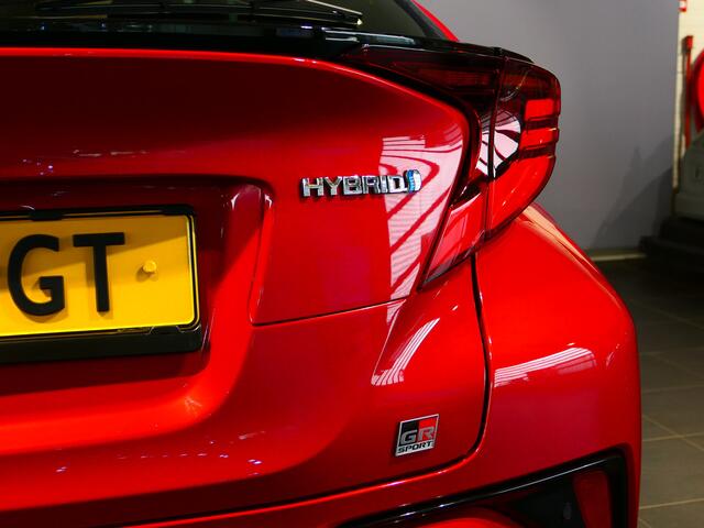 Toyota C-HR 2.0 Hybrid GR-Sport *1e eigenaar!* *Parkeerassistent* - Cruise, stoelverwarming, navi