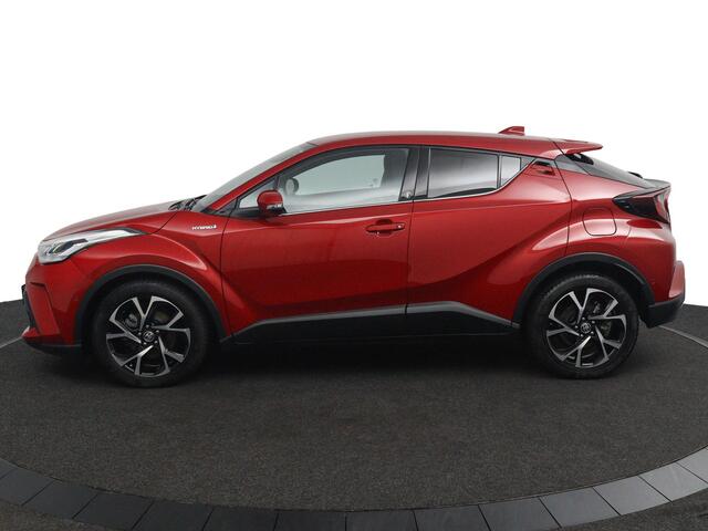 Toyota C-HR 1.8 Hybrid First Edition | Stuurwiel Verwarming | Parkeersensoren Voor + Achter | Navigatiesysteem |