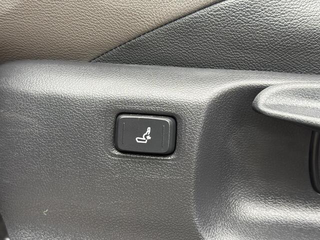 Toyota C-HR 2.0 Hybrid Executive **DODEHOEK DETECTIE/ STOELVERWARMING/ JBL AUDIO/ APPLE CARPLAY/ 36 MAANDEN GARANTIE**