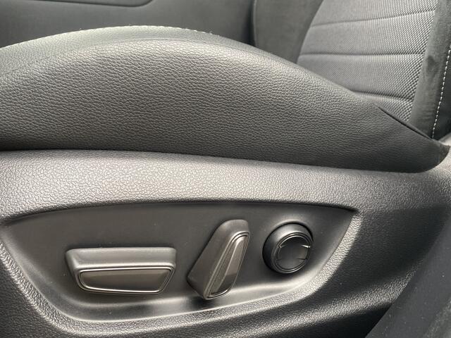 Toyota C-HR 2.0 Plug-in Hybrid 220 PK Dynamic Sport Elektrische Stoel Stuur verwarming PDC BSM half Leder