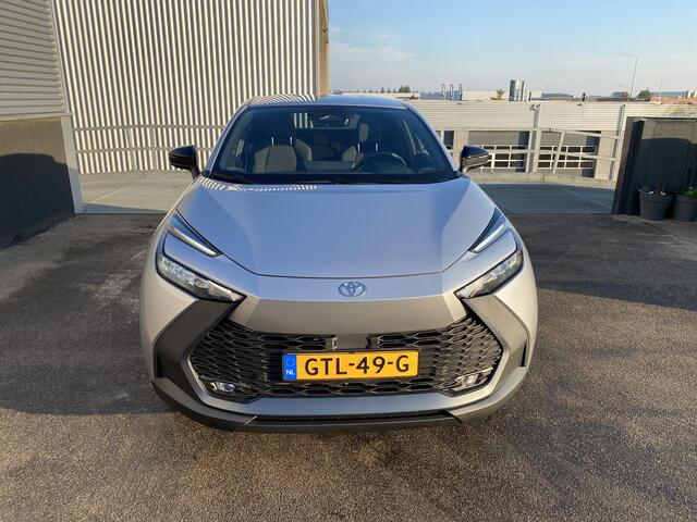 Toyota C-HR 1.8 Hybrid 140 Dynamic Nieuw geleverd! incl. o.a.: AppleCarPlay/AndroidAuto, Dode hoek detectie, PArkeerhulp camera incl sensoren, LM velgen, Adaptieve Cruise Control, Clima Control