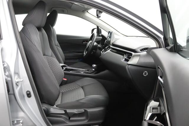 Toyota C-HR 1.8 Hybrid Dynamic | Trekhaak | Navigatie | Keyless Entry |