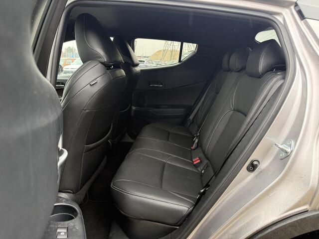Toyota C-HR 1.8 Hybrid Executive **NAVIGATIE/ DODEHOEK DETECTIE/ STOEL EN STUURWIELVERWARMING/ GARANTIE**