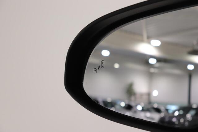 Toyota C-HR 1.8 Hybrid Executive, BSM, Apple Carplay & Android Auto, Navigatie, Parkeersensoren, Stoelverwarming, 1e eigenaar, Dealer onderhouden!