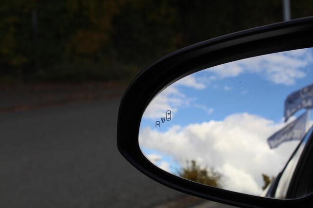 Toyota C-HR 1.8 Hybrid Executive | Rijklaar | Blind Spot | Half-leder | Stoelverw. | LED | Clima | Adap.cruise | Keyless