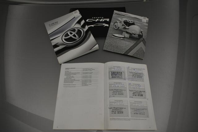 Toyota C-HR 1.8 Hybrid Bi-Tone Plus Leder Cam Stoel Ver JBL Dhoek Detectie