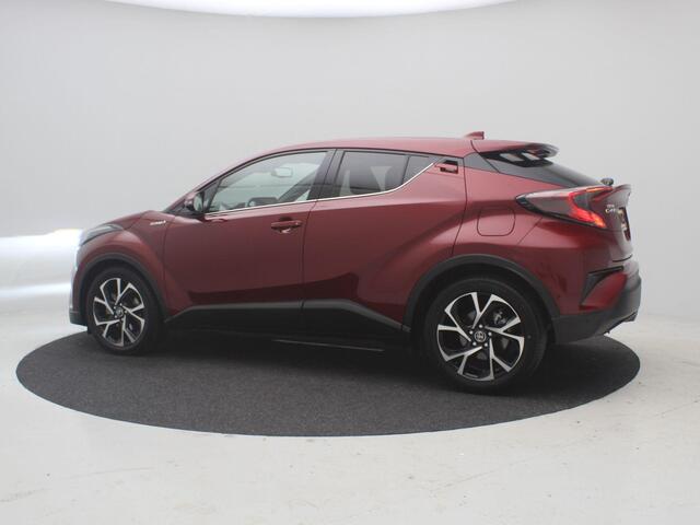 Toyota C-HR 1.8 Hybrid Style Automaat / Dealeronderhouden / 1ste eigenaar / Afneembare Trekhaak / Stoel en Stuurverwarming / Cruise Control / Achteruitrijcamera / Lederen bekleding /