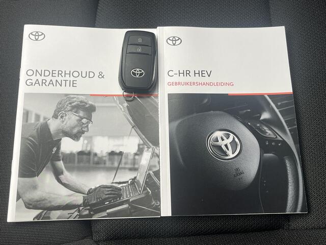 Toyota C-HR 1.8 Hybrid 140 Dynamic / tot 10 jaar Garantie* / Achteruitrijcamera / Apple Carplay & Android Auto / Navigatie full map / Adaptieve Cruise Control / Climate Control / Keyless Entry & Start / Dodehoek Detectie / All Season Banden