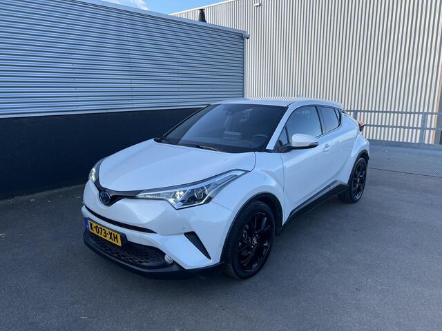 Toyota C-HR 1.8 Hybrid Style Trekhaak, Navigatie, Dodehoekdetectie, stoelverwarming, adaptieve cruise control, achteruitrij camera, navigatie, keyless, parkeersensoren v&a