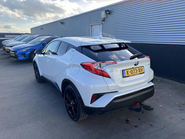 Toyota C-HR 1.8 Hybrid Style Trekhaak, Navigatie, Dodehoekdetectie, stoelverwarming, adaptieve cruise control, achteruitrij camera, navigatie, keyless, parkeersensoren v&a