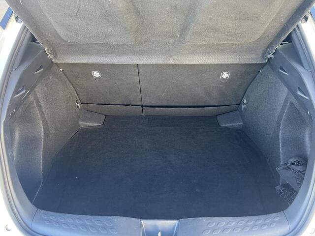 Toyota C-HR 1.8 Hybrid Style Trekhaak, Navigatie, Dodehoekdetectie, stoelverwarming, adaptieve cruise control, achteruitrij camera, navigatie, keyless, parkeersensoren v&a