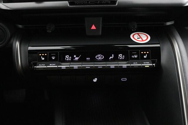 Toyota C-HR 2.0 Plug-in Hybrid 220 Dynamic | Stoelverwarming | Dode hoek detectie | Parkeersensoren en Camera |