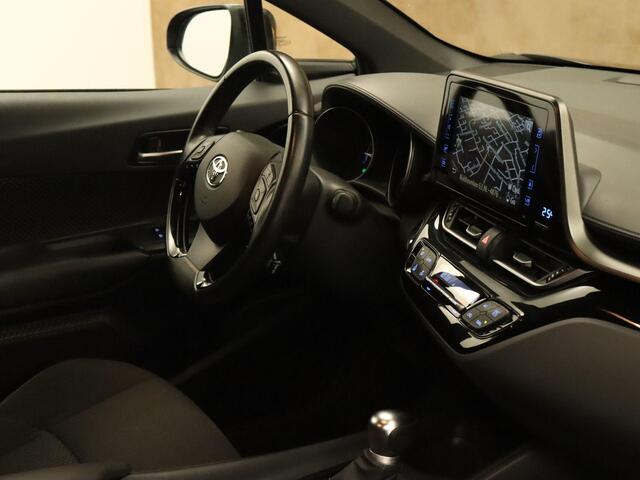 Toyota C-HR 1.8 Hybrid Active Plus - ACHTERUITRIJCAMERA - AIRCO (AUTOMATISCH) - BLUETOOTH TELEFOONVOORBEREIDING - CRUISE CONTROL - EXTRA GETINT GLAS ACHTER - LICHT METALEN VELGEN 17" INCH - VOLLEDIG HOMMEL ONDERHOUDEN!