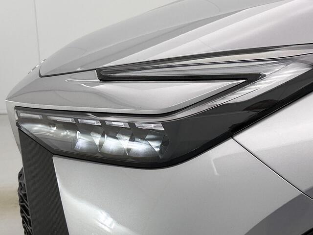 Toyota C-HR 1.8 Hybrid 140 First Edition | 1e Eigenaar | 360 Camera | LED | Groot Navigatiescherm | Elektrische Achterklep | Blindspot |