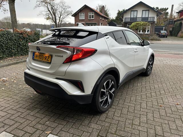 Toyota C-HR 1.8 Hybrid Style Pearl White