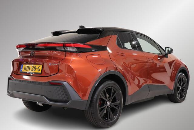 Toyota C-HR 2.0 Plug-in Hybrid 220 Dynamic, Zwarte 18" inch velgen & Logo's, Oranje Accenten en Remklauwen, Stuur & Stoelverwarming!