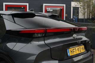 toyota-c-hr-2.0-plug-in-hybrid-220-