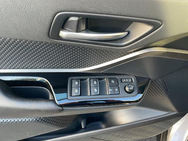 Toyota C-HR 1.8 Hybrid Bi-Tone 10jr garantie Trekhaak | Adap. cruise | Stoelverwarming |