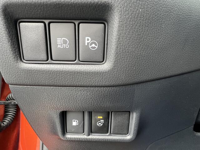 Toyota C-HR 2.0 Hybrid Launch Edition | Bi-Tone | Full Led | Leder | Stuur & Stoel verw. | Prijs Rijklaar!!