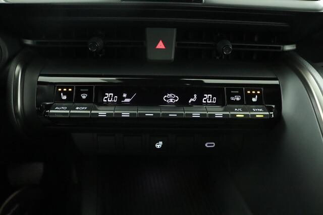 Toyota C-HR 2.0 Plug-in Hybrid 220 ADG Limited Edition DEMOVOORDEEL! | Copper Pack | 19" Lichtmetalen Velgen | Bi-Tone Kleurstelling | Stoel- & Stuurwielverwarming | Adaptieve Cruise Control |