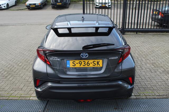 Toyota C-HR 1.8 Hybrid Achteruitrijcamera/Miracast/Bluetooth/Cruise control/DAB+/Parkeersensoren rondom/Inklapbare spiegels/Dodehoek detectie/18 Inch/Privacy glass