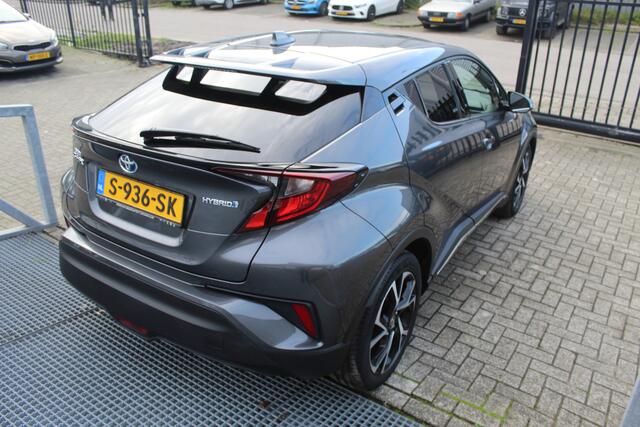 Toyota C-HR 1.8 Hybrid Achteruitrijcamera/Miracast/Bluetooth/Cruise control/DAB+/Parkeersensoren rondom/Inklapbare spiegels/Dodehoek detectie/18 Inch/Privacy glass