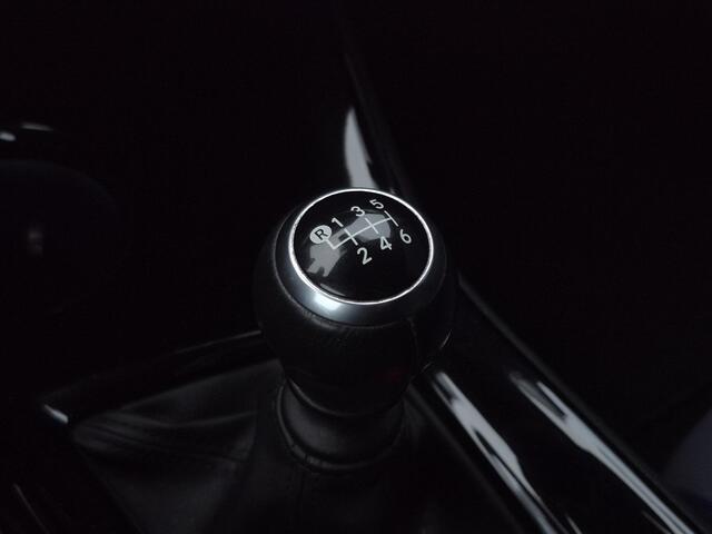 Toyota C-HR 1.2 Bi-Tone Plus