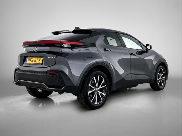 Toyota C-HR 2.0 Plug-in Hybrid 220 Dynamic | Voorstoelen Verwarmd | Stuurwiel Verwarmd | Parkeercamera Achter | Parkeer Sensoren Voor en Achter |