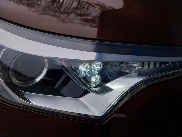 Toyota C-HR 1.8 Hybrid Executive ADAPT CRUISE CAMERA JBL SOUND HALF LEER PARK ASSIST LED NAVI ECC