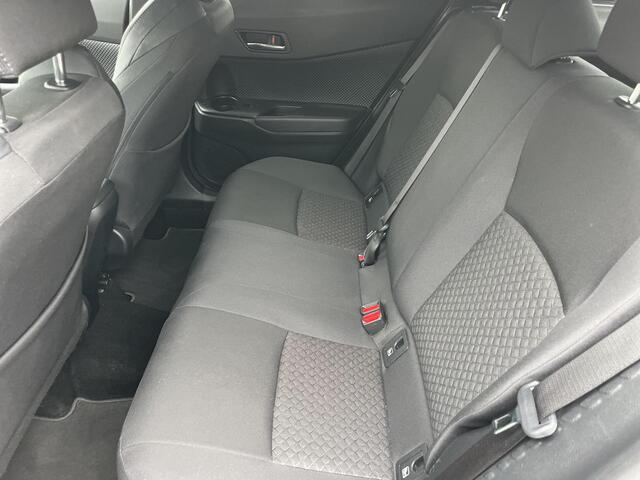 Toyota C-HR 2.0 Hybrid Dynamic | Stoelverwarming | Navigatie | Parkeersensoren | Keyless entry |