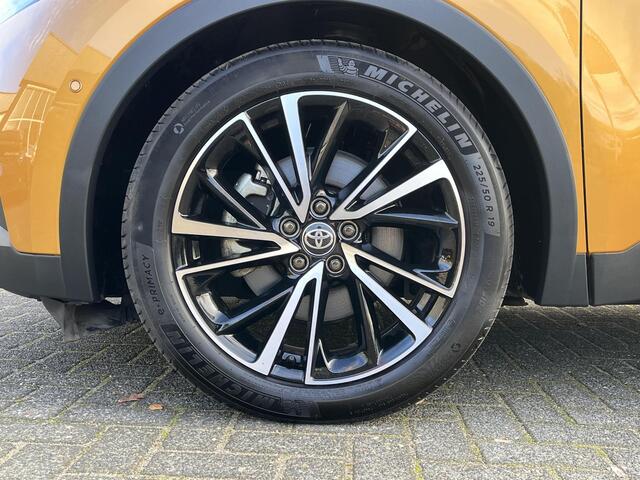 Toyota C-HR 2.0 Hybrid 200 Première Edition | All Wheel Drive | Panoramadak | 360 graden camera | Stoel- + stuurverwarming | Navigatie |