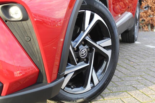 Toyota C-HR 1.8 Hybrid Dynamic Plus Bi-Tone | Rijklaar | Stoel-/stuurverw. | Blind Spot | LED | Apple/Android | Keyless | Parkeersens. v+a
