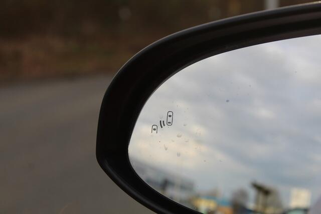 Toyota C-HR 1.8 Hybrid Dynamic Plus Bi-Tone | Rijklaar | Stoel-/stuurverw. | Blind Spot | LED | Apple/Android | Keyless | Parkeersens. v+a