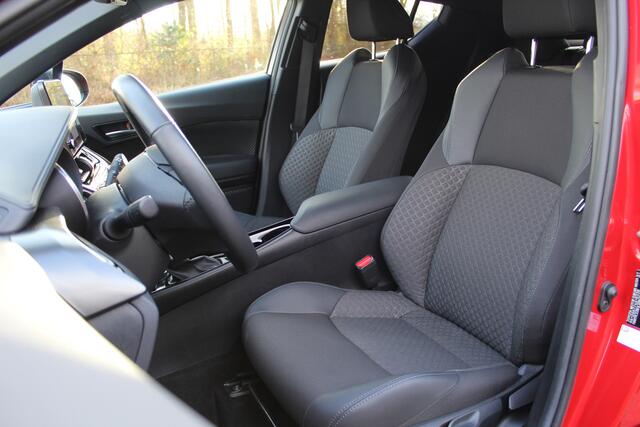 Toyota C-HR 1.8 Hybrid Dynamic Plus Bi-Tone | Rijklaar | Stoel-/stuurverw. | Blind Spot | LED | Apple/Android | Keyless | Parkeersens. v+a