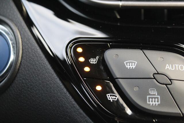 Toyota C-HR 1.8 Hybrid Dynamic Plus Bi-Tone | Rijklaar | Stoel-/stuurverw. | Blind Spot | LED | Apple/Android | Keyless | Parkeersens. v+a