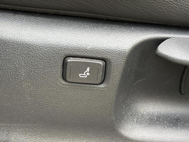 Toyota C-HR 1.8 Hybrid Executive Sport **NAVIGATIE/ STOEL EN STUURWIELVERWARMING/ DODEHOEK DETECTIE/ PARKEERSENSOREN/ 36 MAANDEN GARANTIE**