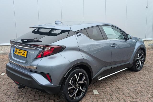 Toyota C-HR 1.8 Hybrid Dynamic Limited Afneembare trekhaak, Navigatie Apple Carplay/Android Auto, Stoel & Stuurverwarming