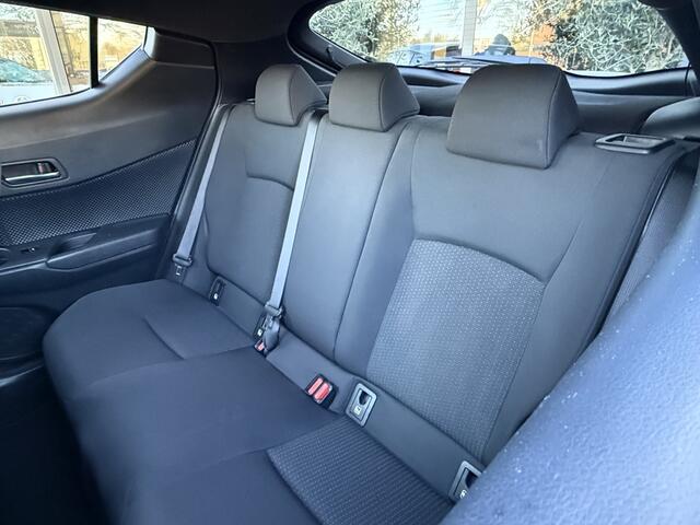 Toyota C-HR 1.8 Hybrid Dynamic Plus | Trekhaak | All Season | Navigatie