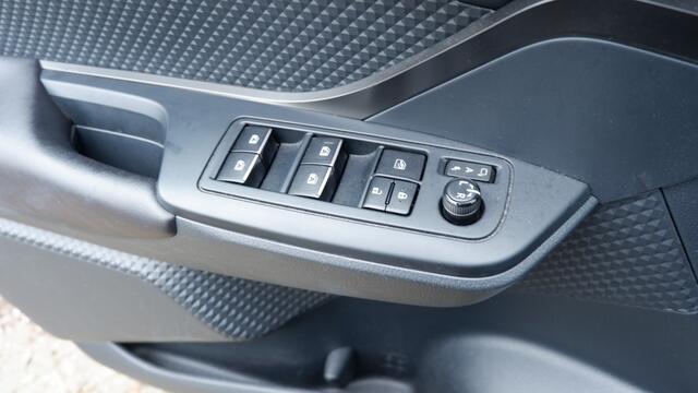 Toyota C-HR 1.8 Hybrid Dynamic Navi/Cruise/Afn.trekhaak/Stoelverw.