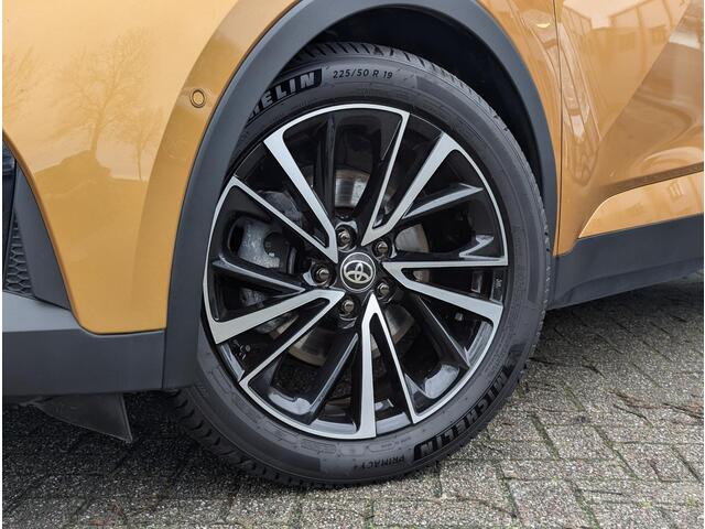 Toyota C-HR 2.0 Plug-in Hybrid 220 Première Edition | Pano | Leer | JBL | 360 cam | Elek. achterklep | Elek. verstelbare stoel | Stoel- stuurverwarming