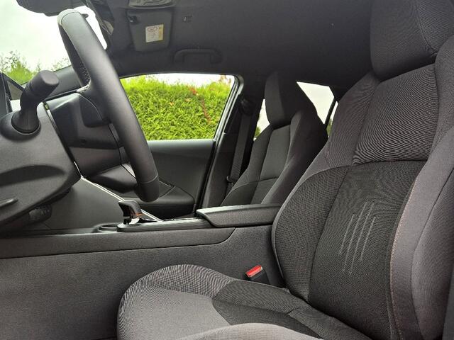 Toyota C-HR 1.8 Hybrid 140 Dynamic Bi-Tone Premium Rood | 2025