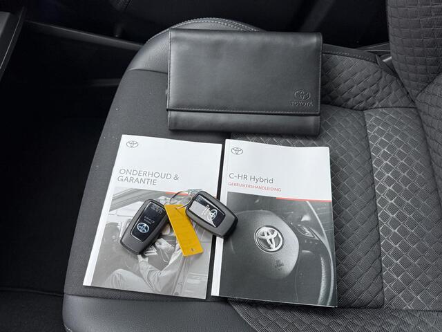 Toyota C-HR 2.0 Hybrid Dynamic Automaat / Navigatie / Cruise Control Adaptief / Bluetooth / Camera / sensoren voor & Achter / BSW