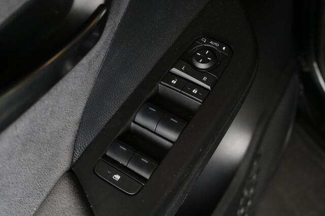 Toyota C-HR 2.0 Plug-in Hybrid 220 Executive | Apple Carplay | JBL | Geheugenstoelen |