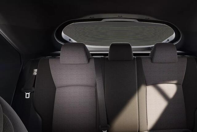 Toyota C-HR 2.0 Plug-in Hybrid 220 Dynamic, 2.000,- Inruilpremie, Bi-Tone, Apple Carplay / Android Auto, RCTA, BSM, Sensoren!