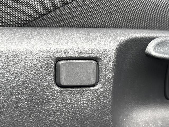 Toyota C-HR 1.8 Hybrid 140 First Edition **DODEHOEK DETECTIE/ 360 CAMERA/ PARKEERSENSOREN/ GARANTIE**