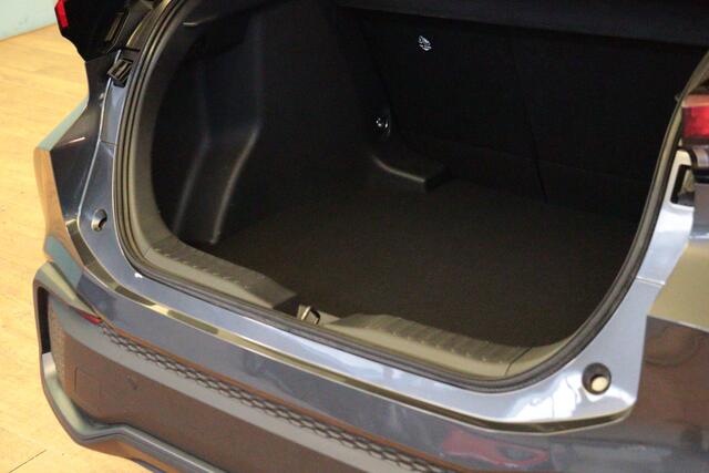 Toyota C-HR 1.8 Hybrid 140 Team D | TWO-TONE | APPCONNECT | CAMERA + PDC | VRUIT/STUUR/STOELVERW | LANE-ASSIST / WARNING |