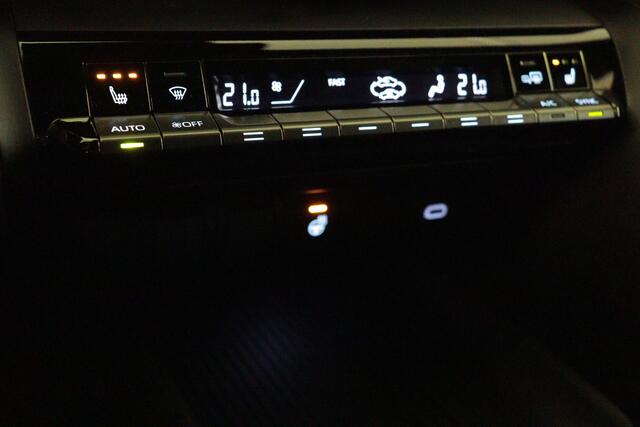 Toyota C-HR 2.0 Plug-in Hybrid 220 Business | APPCONNECT | CAMERA + PDC | ADAP CRUISE | STUUR / STOELVERW | LANE-ASSIST / WARNING |